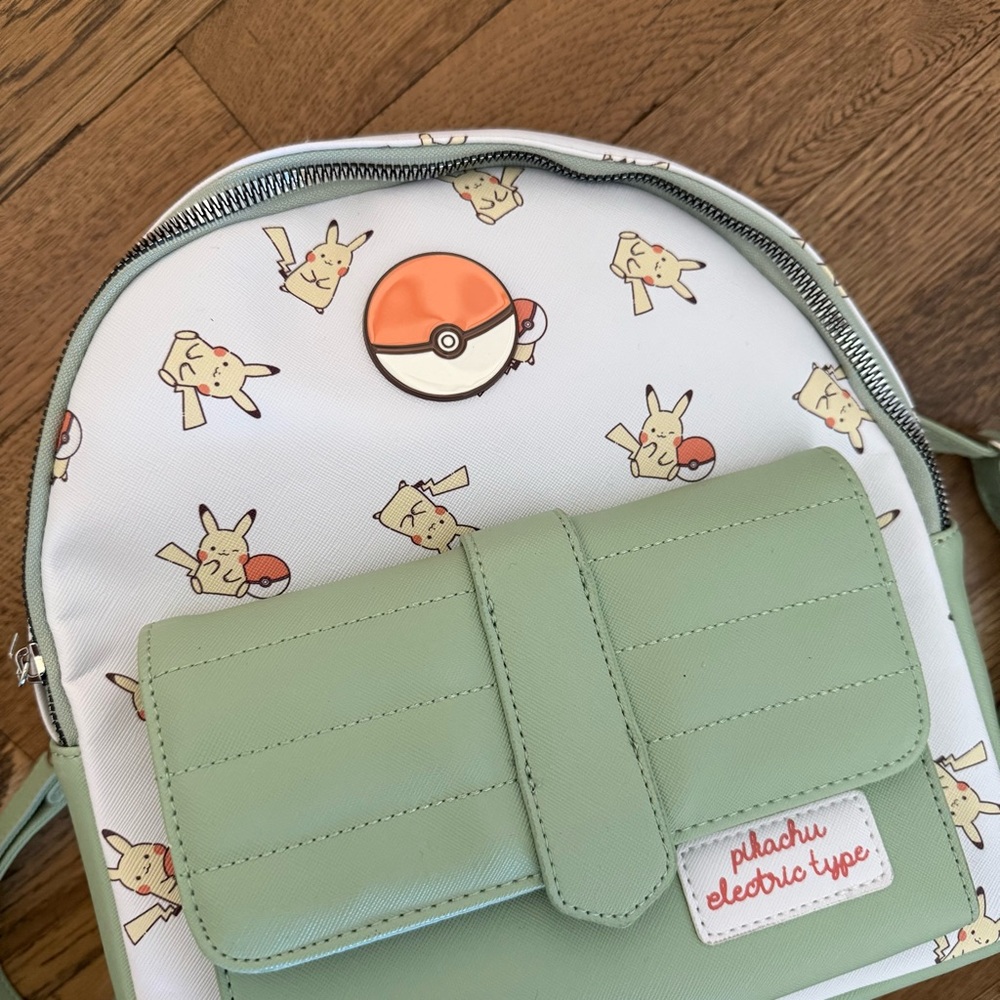 Like new pikachu backpack - Picture 5 of 5